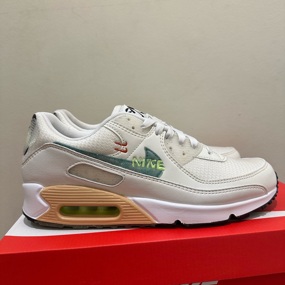 NIB Nike Air Max 90 SE White Neptune Green Womens Shoes DO9850-100 - Picture 2 of 7